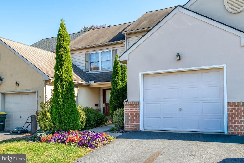 Photo of 1545 Queen Lane, Lancaster, PA 17601 (MLS # PALA2057994)