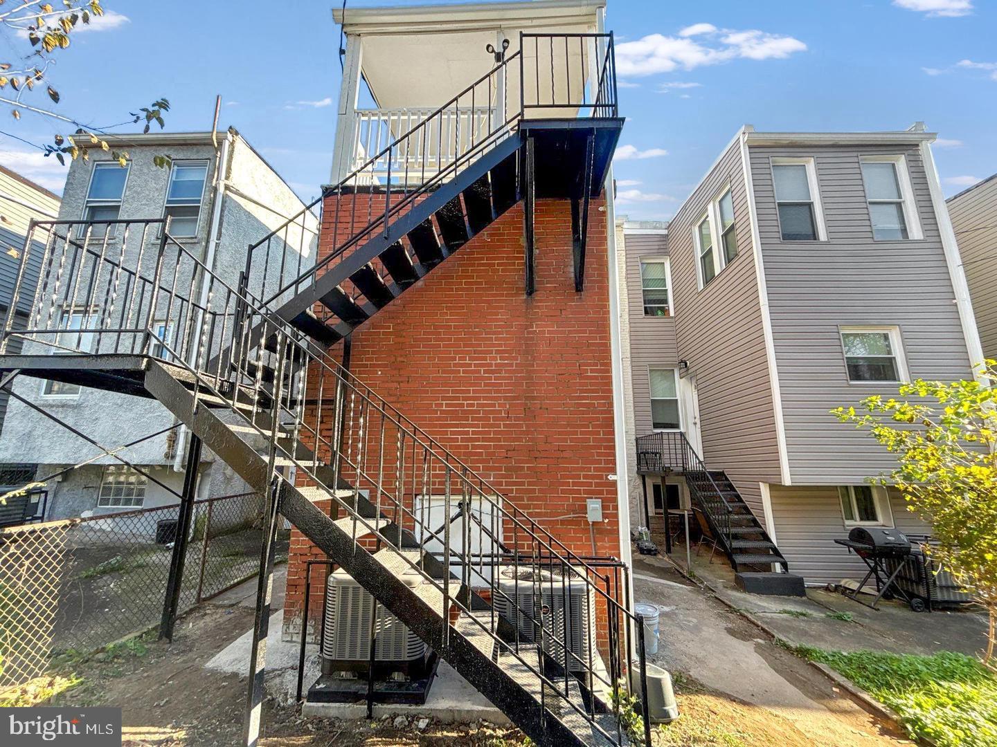 LIBERTY SQUARE - Residential Lease