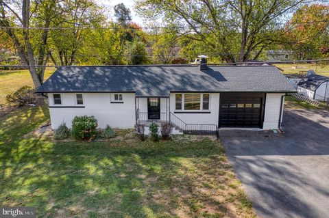 Photo of 13616 Eggbornsville Rd, CULPEPER, VA 22701 (MLS # VACU2011930) Photo of 13616 Eggbornsville Rd, CULPEPER, VA 22701 (MLS # VACU2011930)