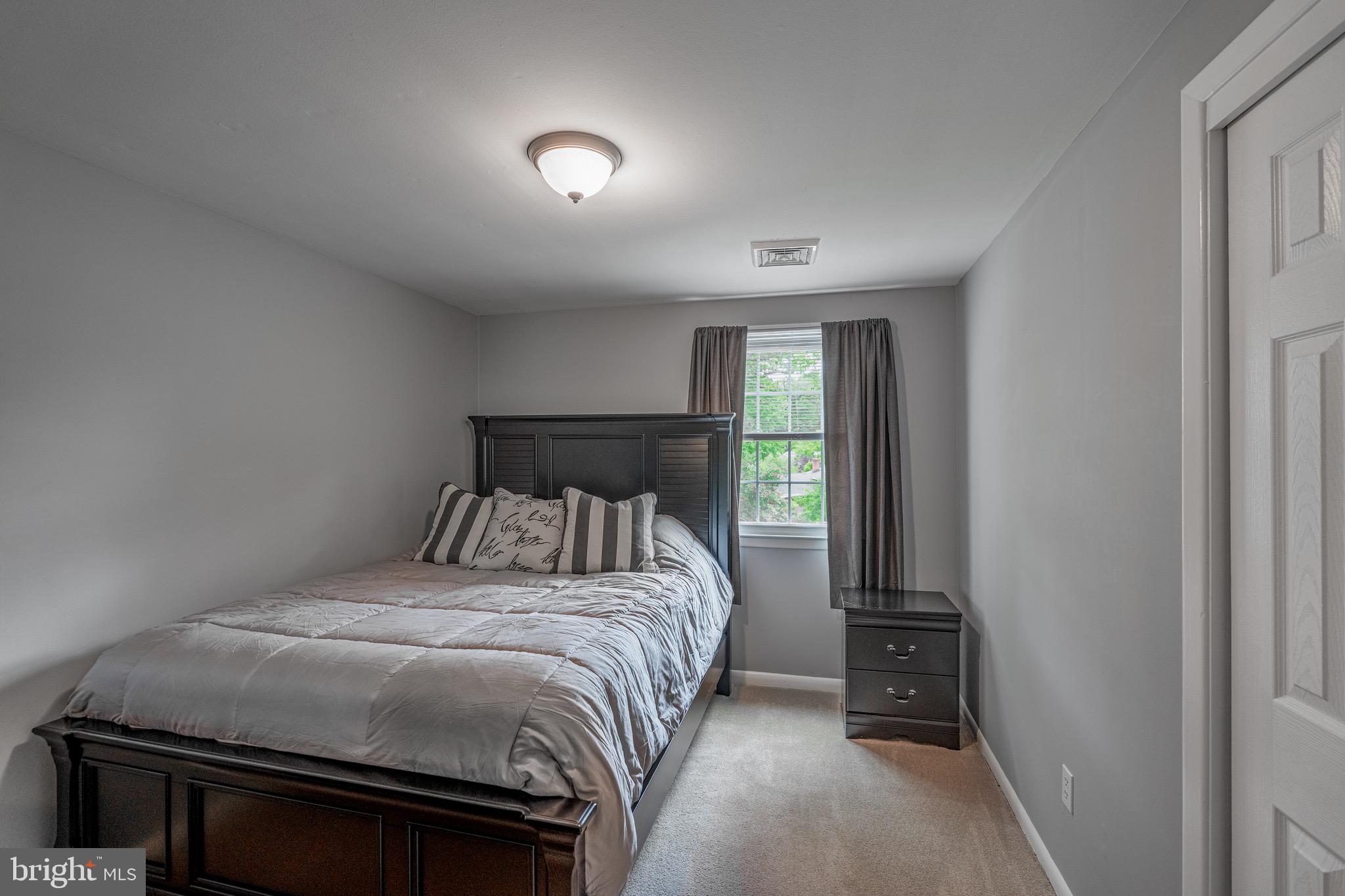 ROSLYN - Residential