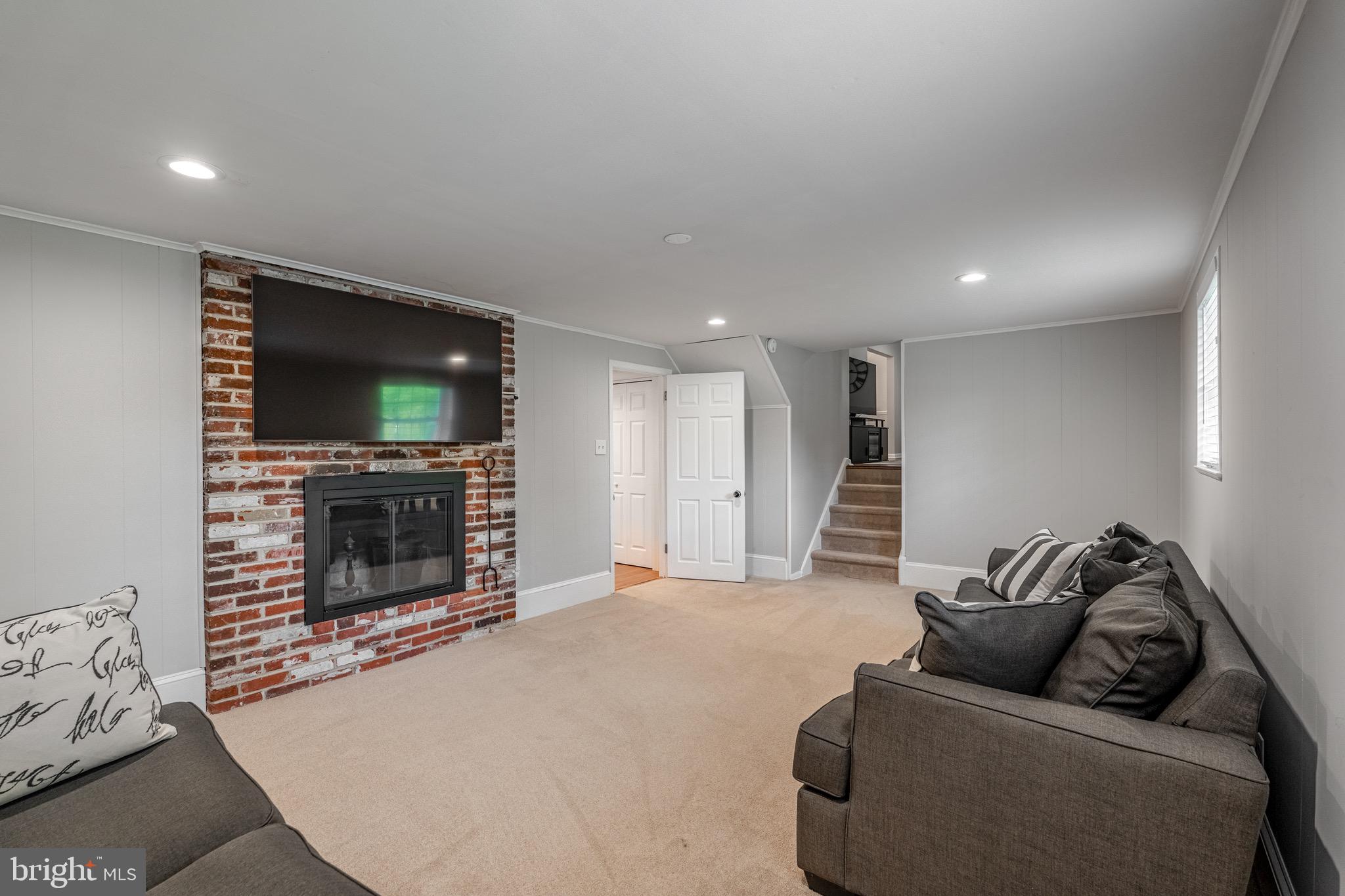 ROSLYN - Residential