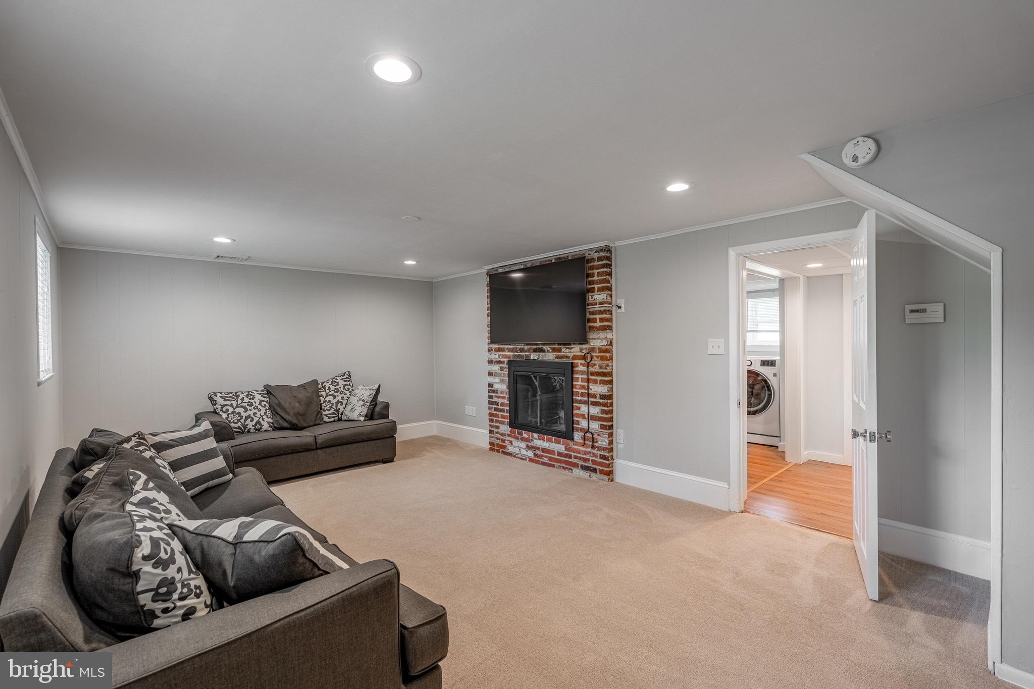 ROSLYN - Residential