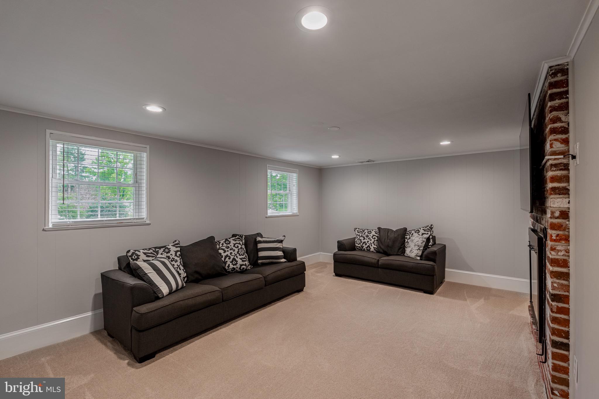 ROSLYN - Residential