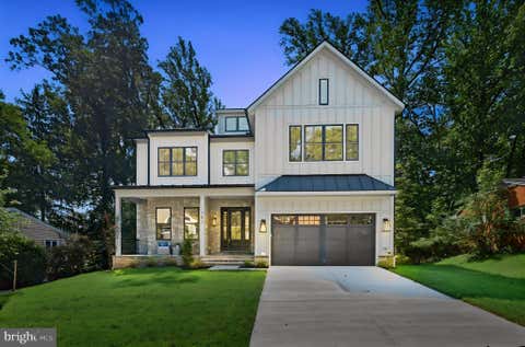 Photo of 107 Yeonas Drive SE, VIENNA, VA 22180 (MLS # VAFX2337524)