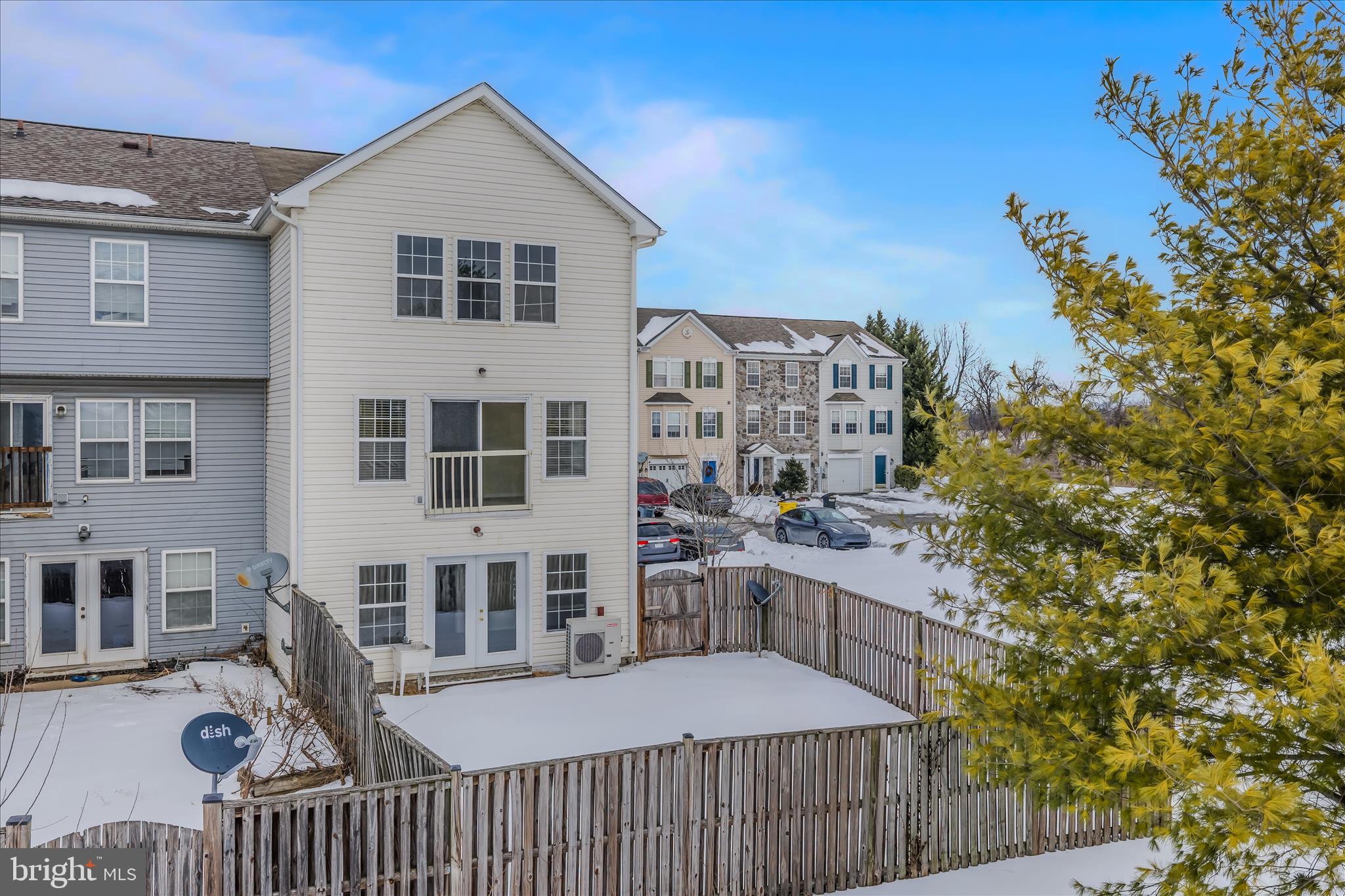 COUNTY GREEN - Residential Lease