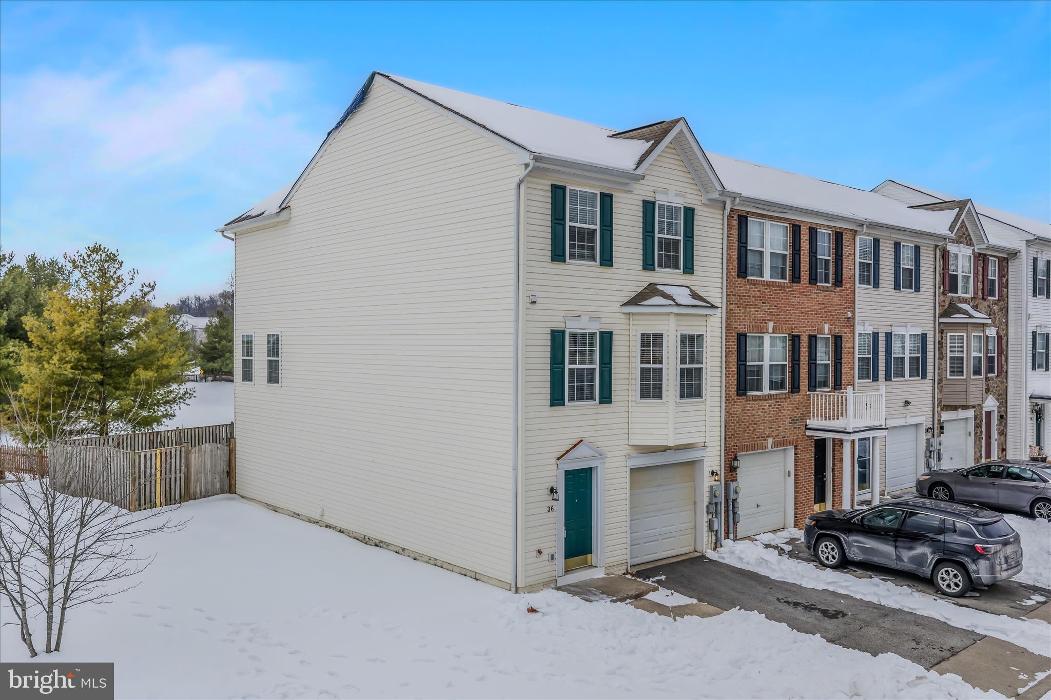 COUNTY GREEN - Residential Lease