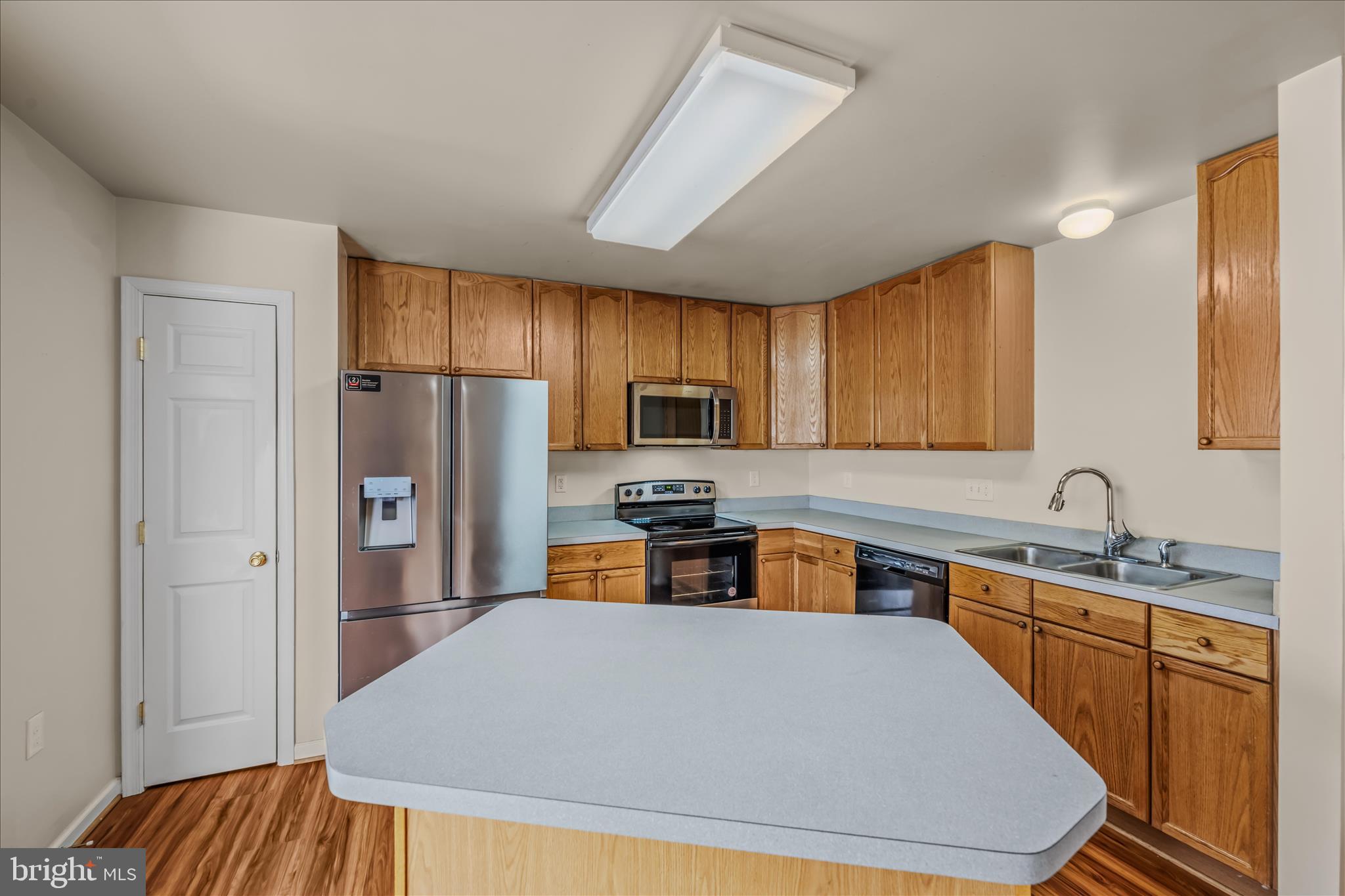 COUNTY GREEN - Residential Lease