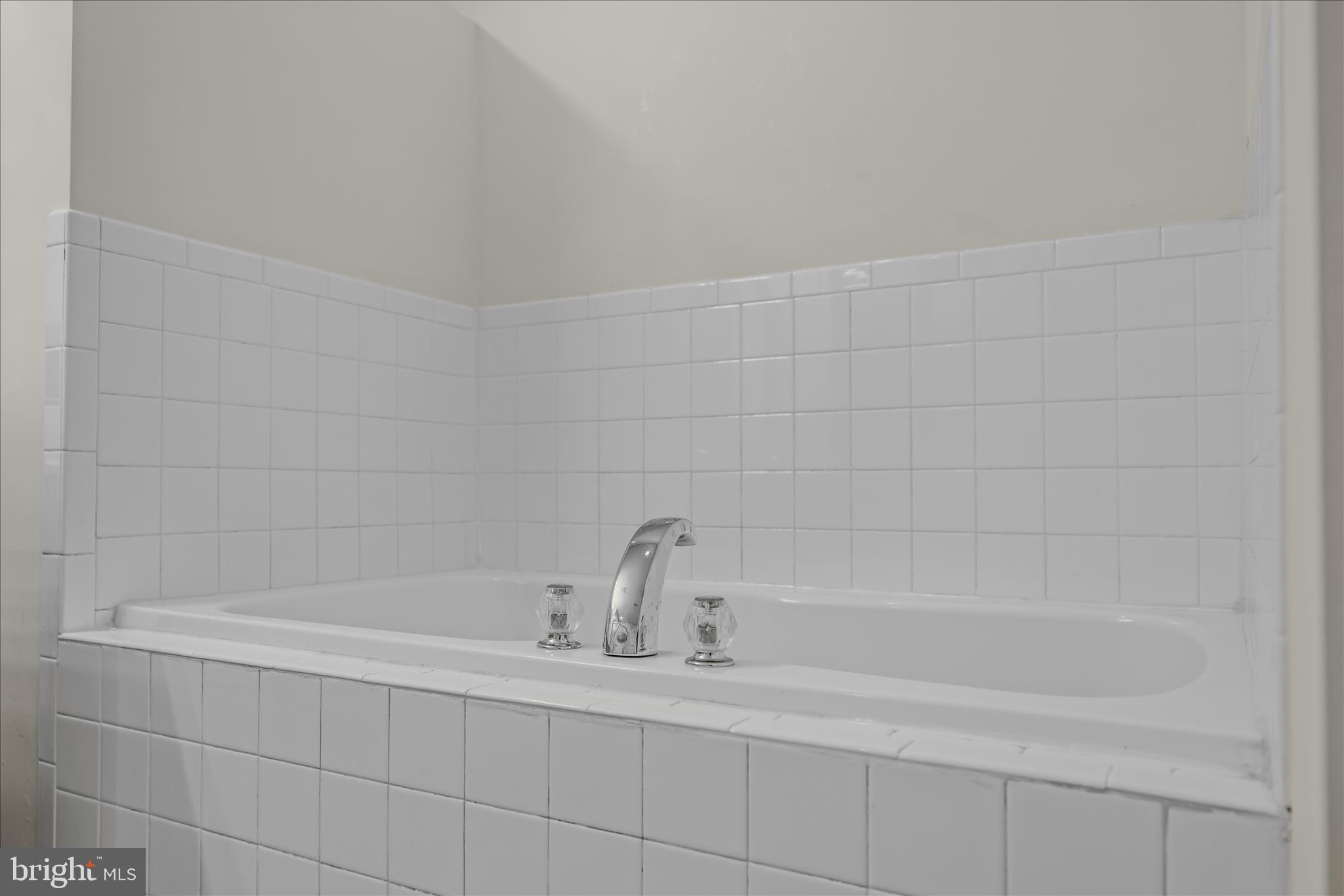 COUNTY GREEN - Residential Lease