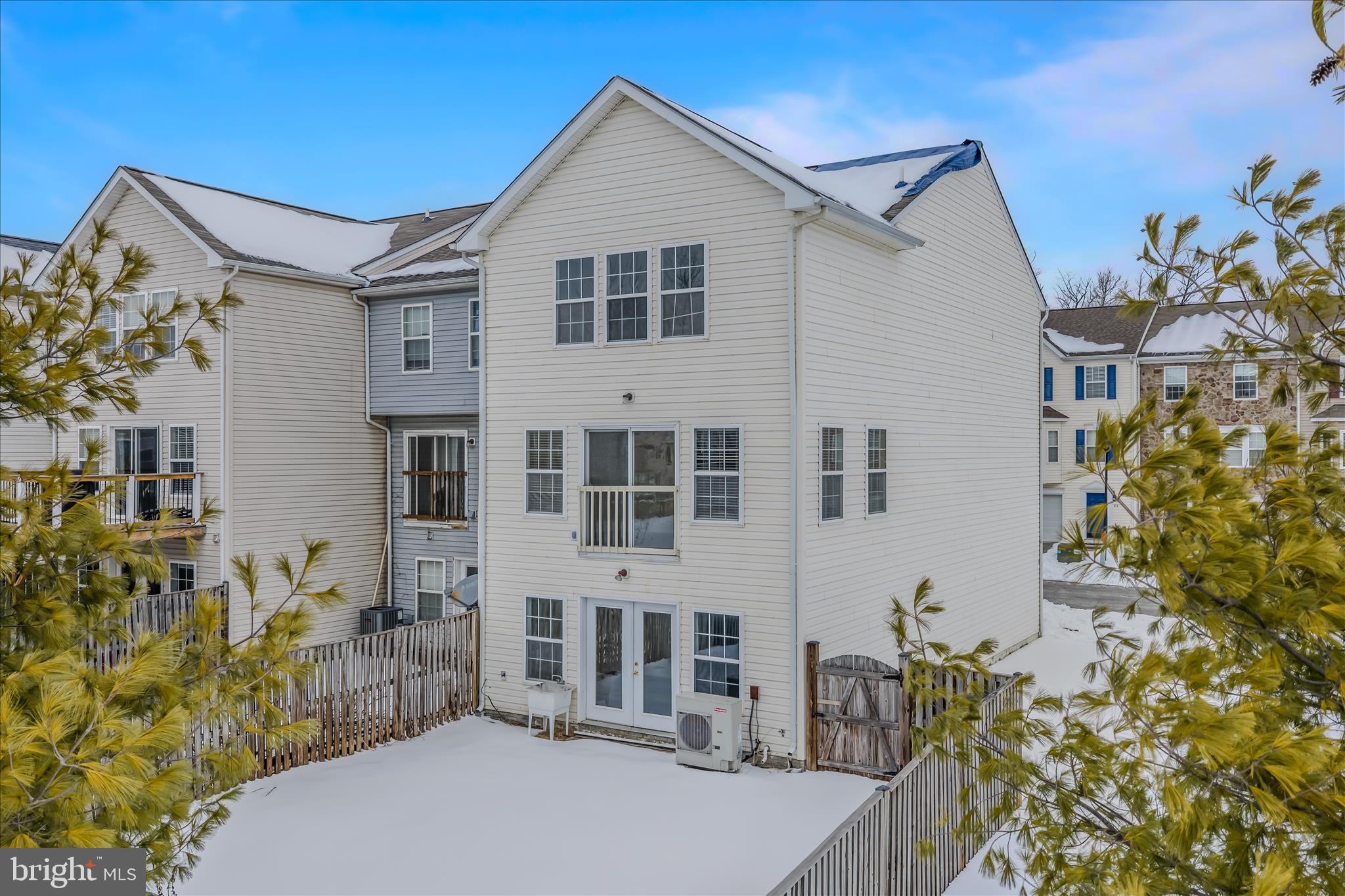 COUNTY GREEN - Residential Lease