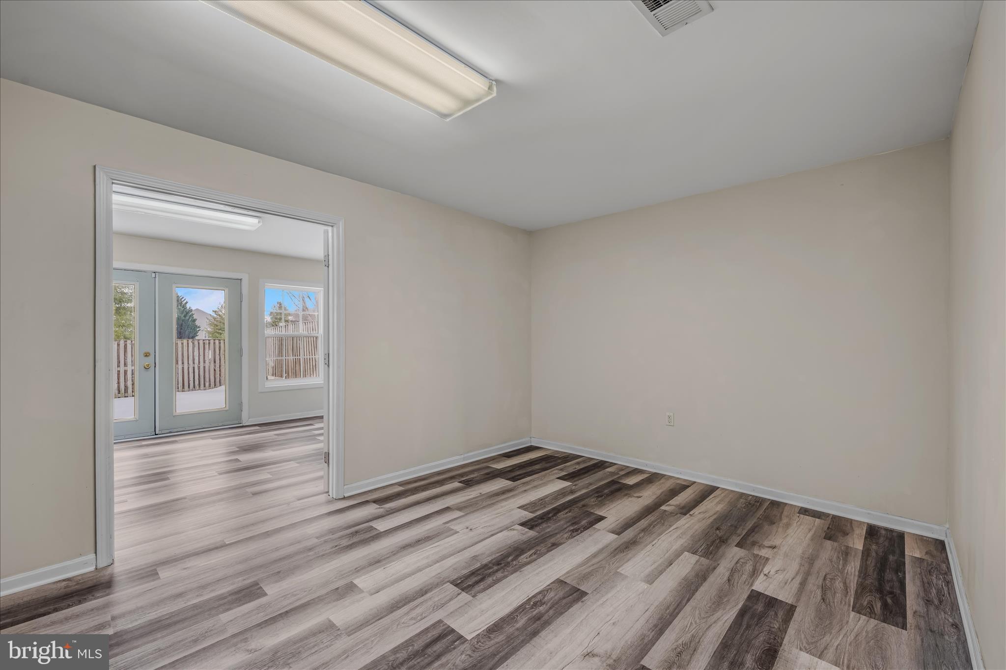 COUNTY GREEN - Residential Lease