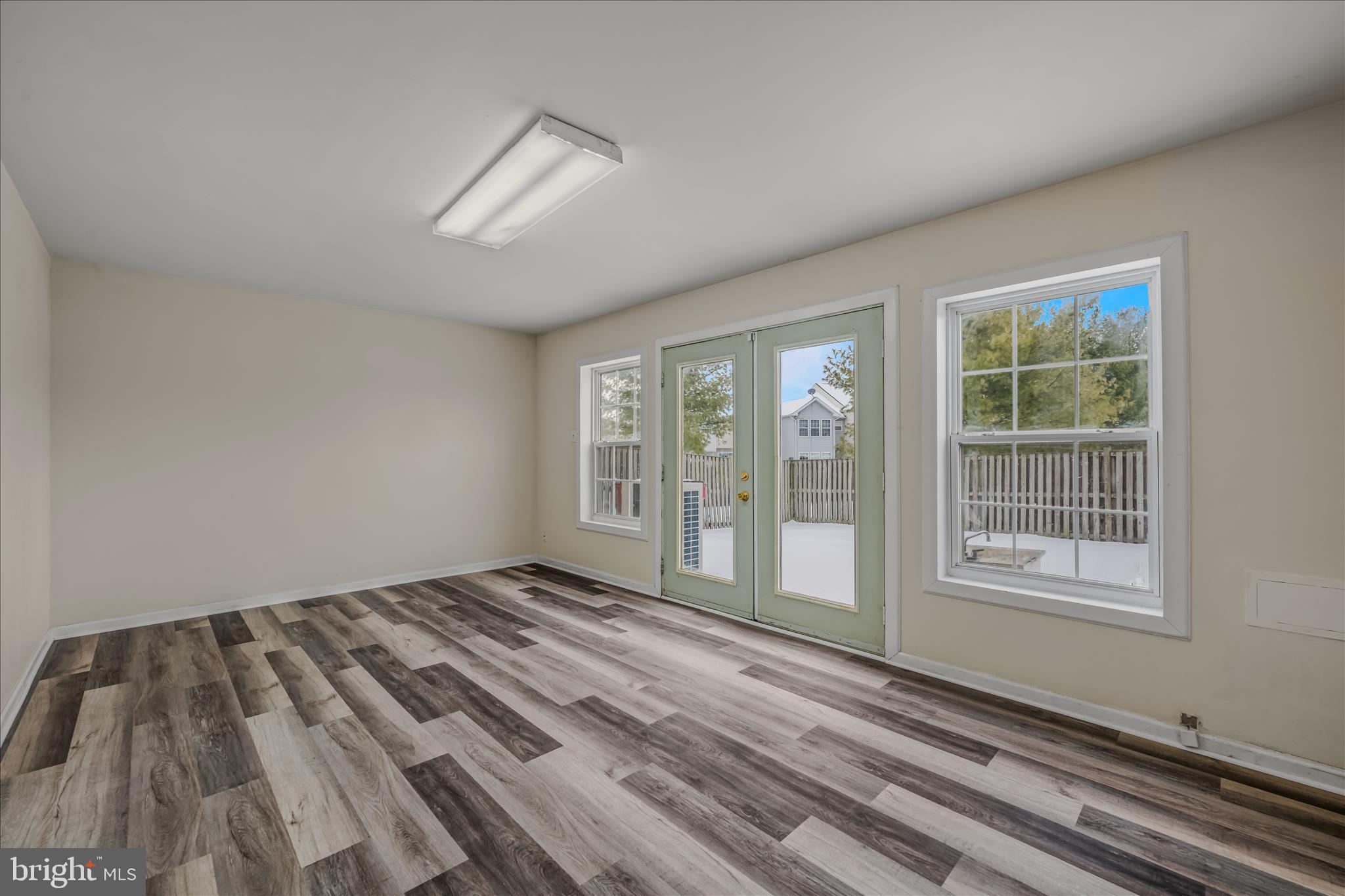 COUNTY GREEN - Residential Lease