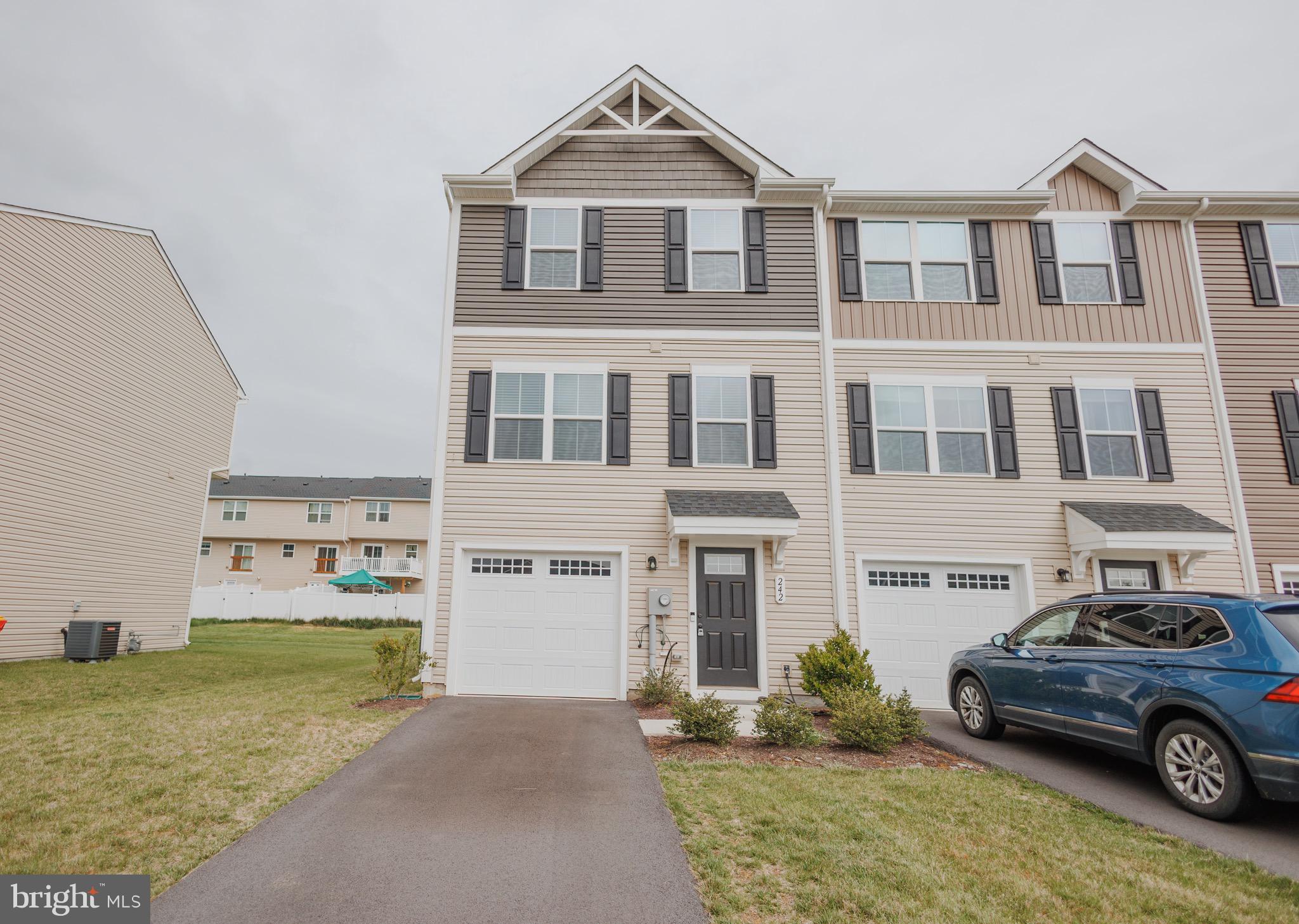 THE LAKES AT MARTINSBURG - Residential