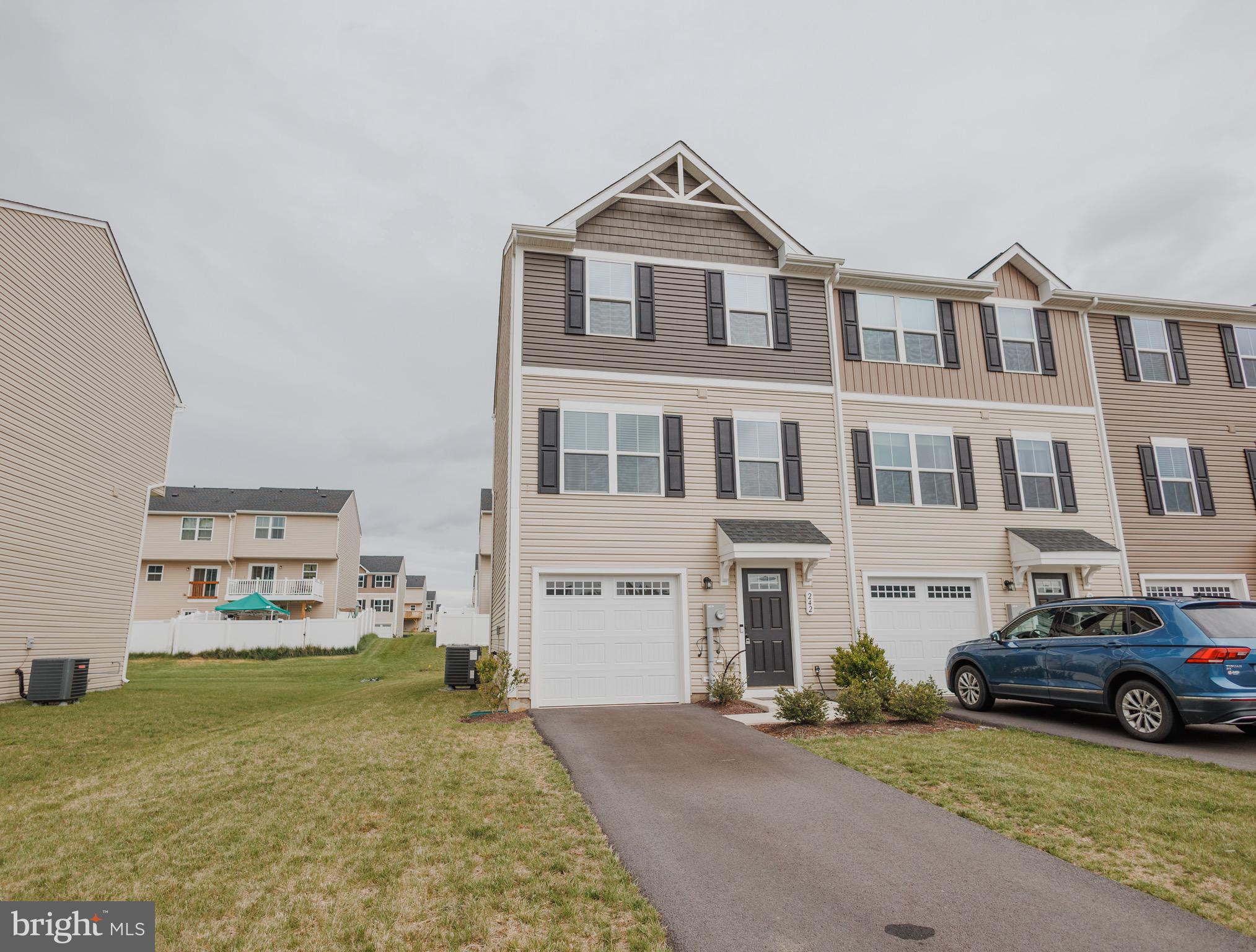THE LAKES AT MARTINSBURG - Residential