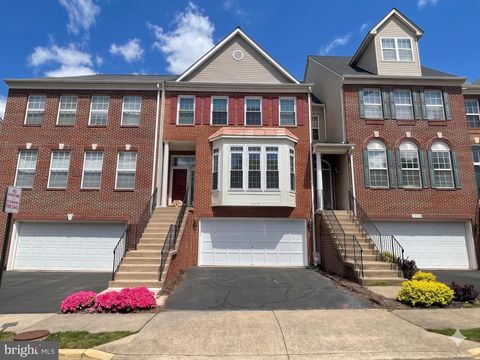 Photo of 13110 Forest Mist Lane, FAIRFAX, VA 22033 (MLS # VAFX2310766)