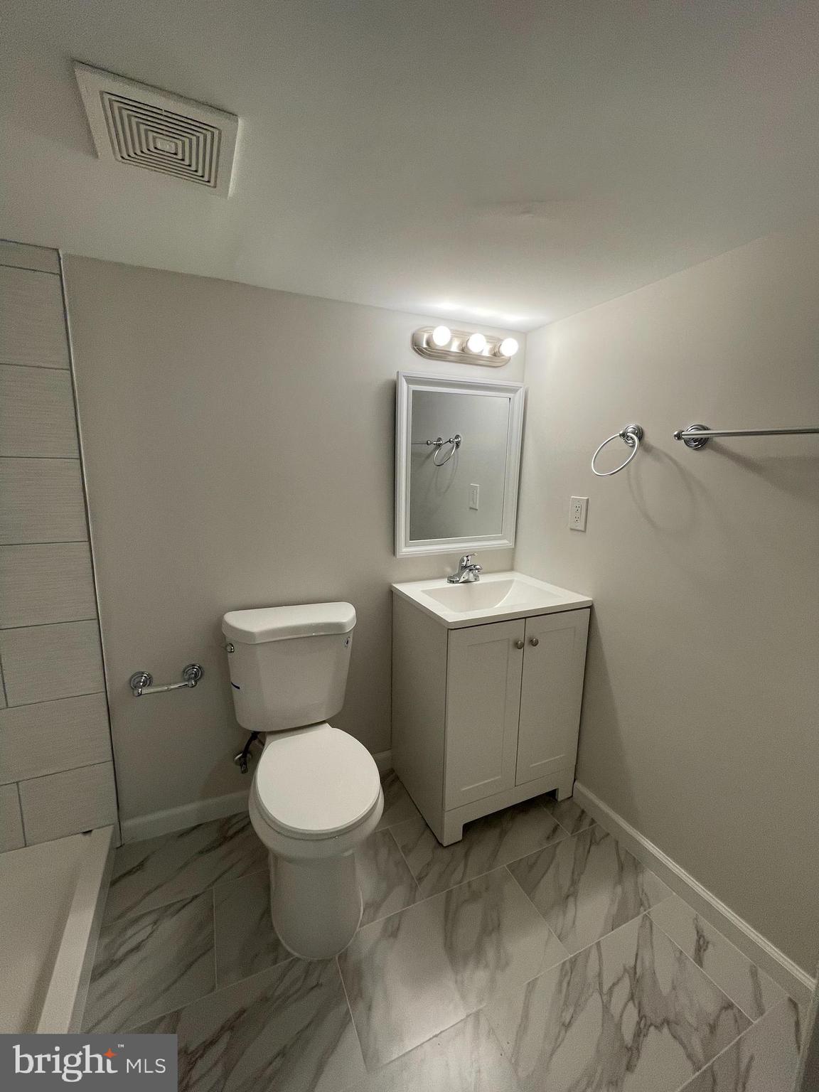 BROADWAY EAST - Residential Lease