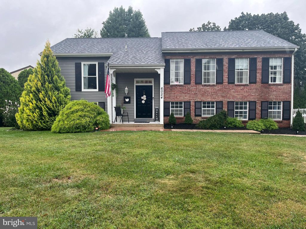 Photo of 6024 PARKSIDE CT, EAST PETERSBURG, PA 17520 (MLS # PALA2028296)