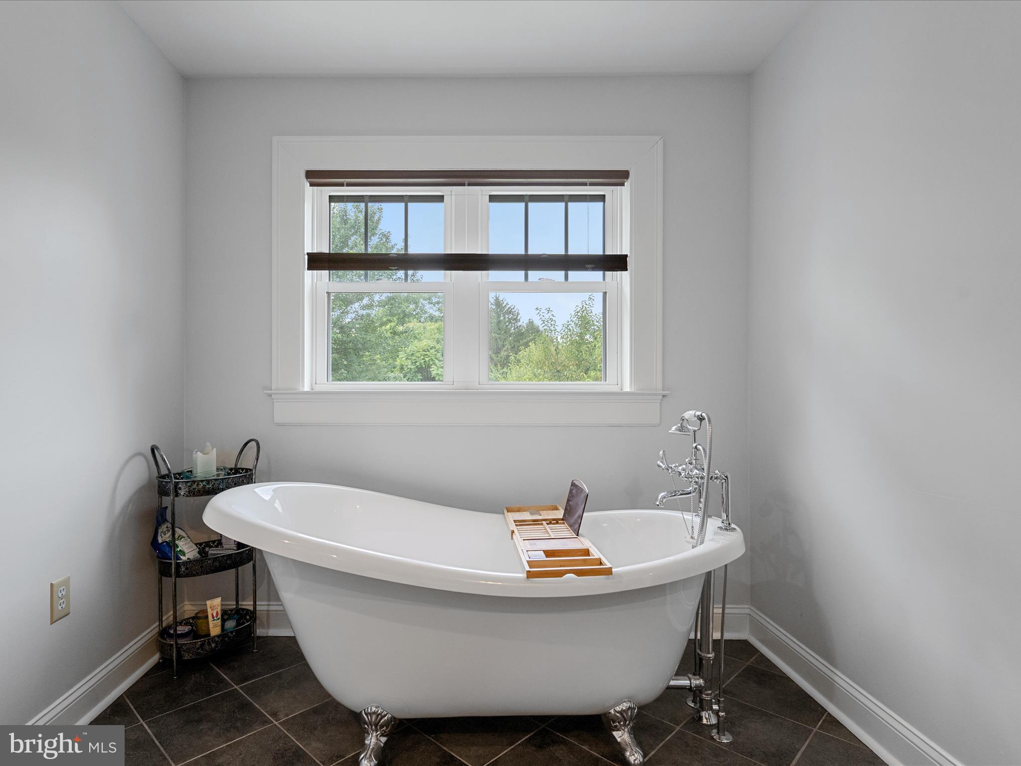 LOCUST HILL - Residential