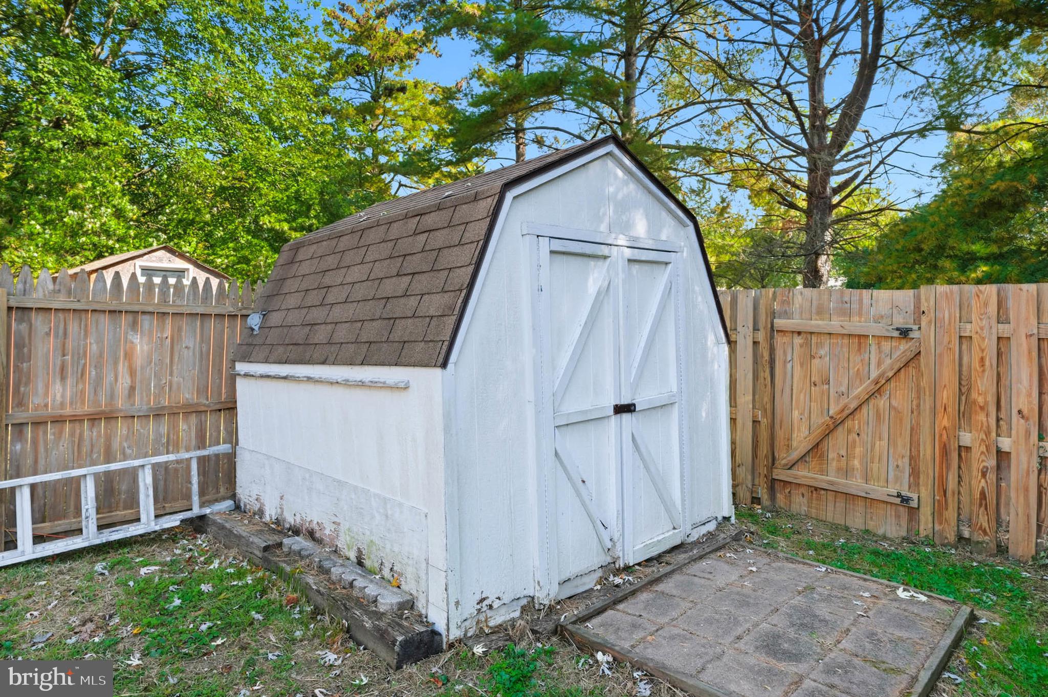 WHISPERING WOODS - Residential Lease