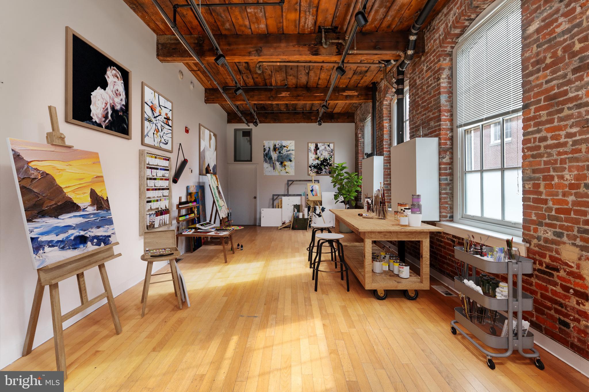 320 RACE STREET 00 1