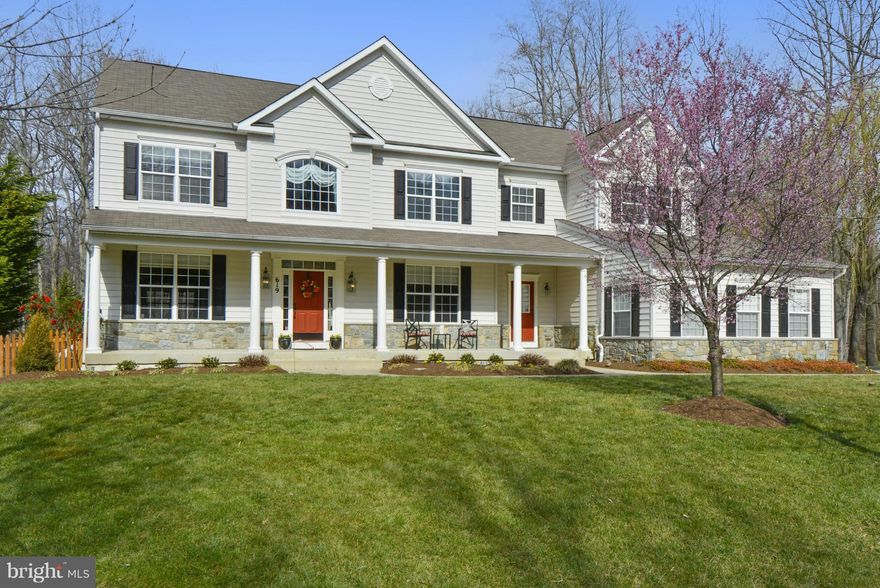 8000 SQ. FT. & SHOWS LIKE A MODEL HOME. STUNNING KITCHEN W/ GRANITE COUNTERS, 11' ISLAND, WALK-IN PANTRY, SS APPLIANCES, STEP DOWN FAMILY RM W/ STONE FP, & SCREENED IN PORCH OVERLOOKING HEATED INGROUND POOL W/ WATERFALL. MASTER BATH HAS STEAM/RAIN SHOWER & "SEX IN THE CITY" MASTER CLOSET.  BSMT W/ 2ND KITCHEN, HOME GYM, & BEDROOM SUITE. 3 CAR GARAGE. PRIVATE .91 ACRE LOT BACKING TO WOODS!