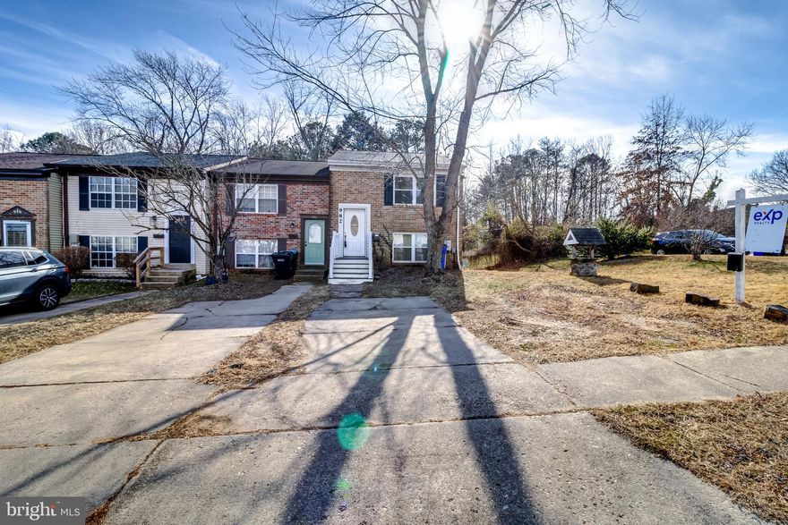 3 Bedroom 1 1/2 Bath End of Group Split FoyerTownhouse.  ---- Bedrooms and 1 Full Bath on the upper Level. Primary bedroom offers a  walk in closet and  a dual entry full bath.  Addional Closet Storage in the Hallway.  Lower Level Kitchen with Microwave, Dishwasher, Stove , Refrigerator & Garbage Disposal and lots of counter space and cabinets plus the seperate  Diining Area. Spacious  Living Room with sliders to the back yard.. Offering off street parking on the side of the house. Washer and Dryer are included .  Interior of the house has been freshly painted and is ready to move in and this lovely home also offers a New Roof.