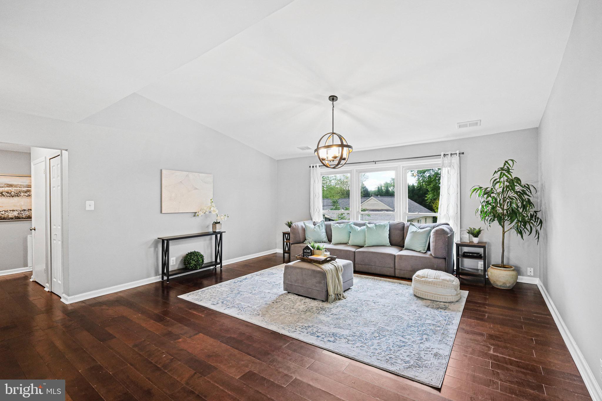 STONEYBROOKE - Residential