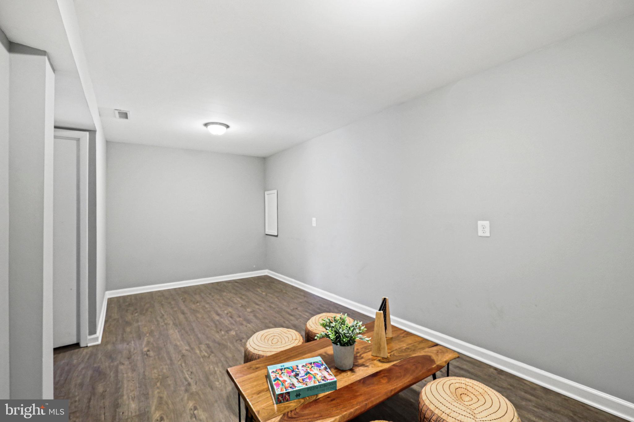 STONEYBROOKE - Residential