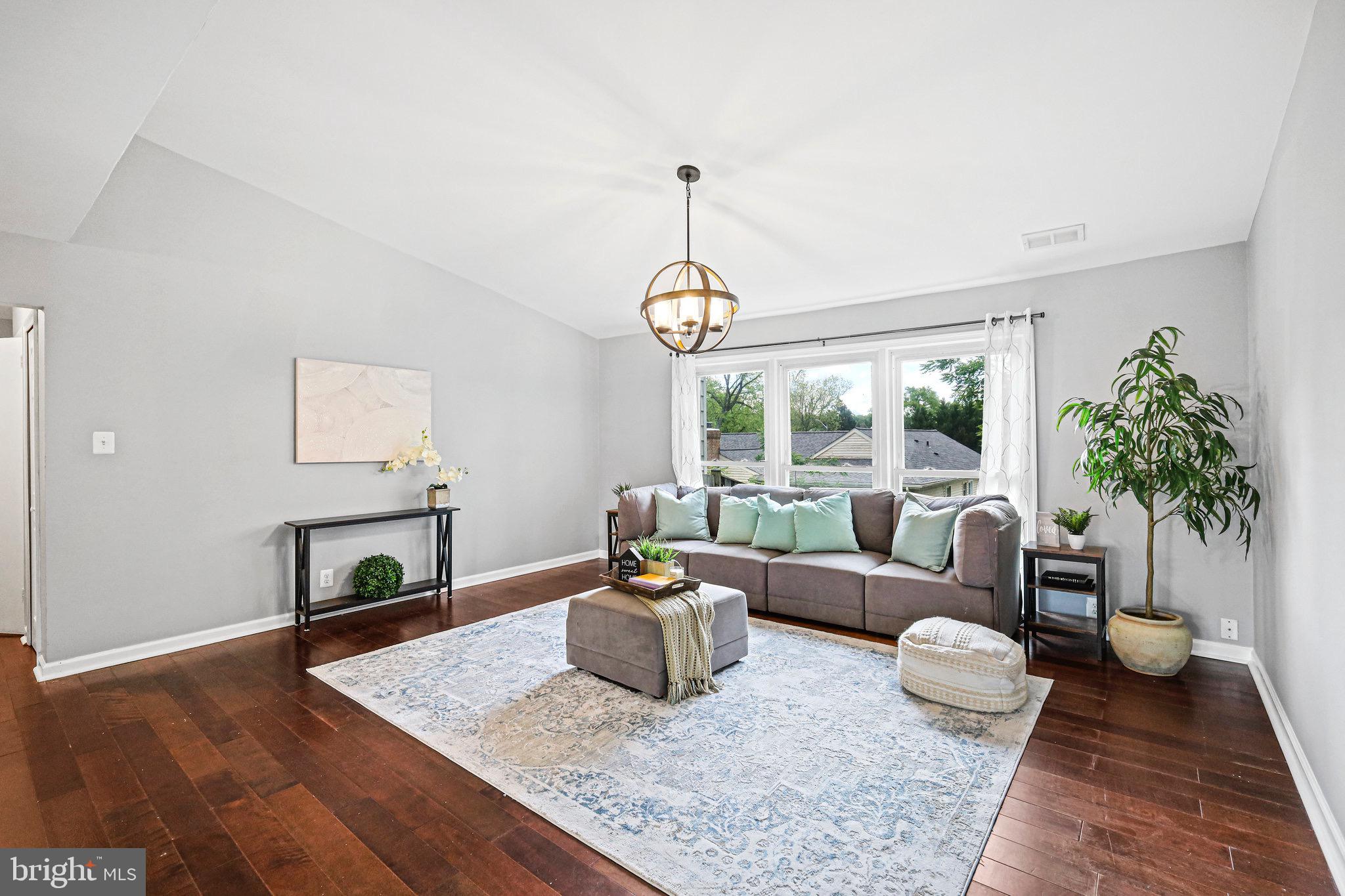 STONEYBROOKE - Residential