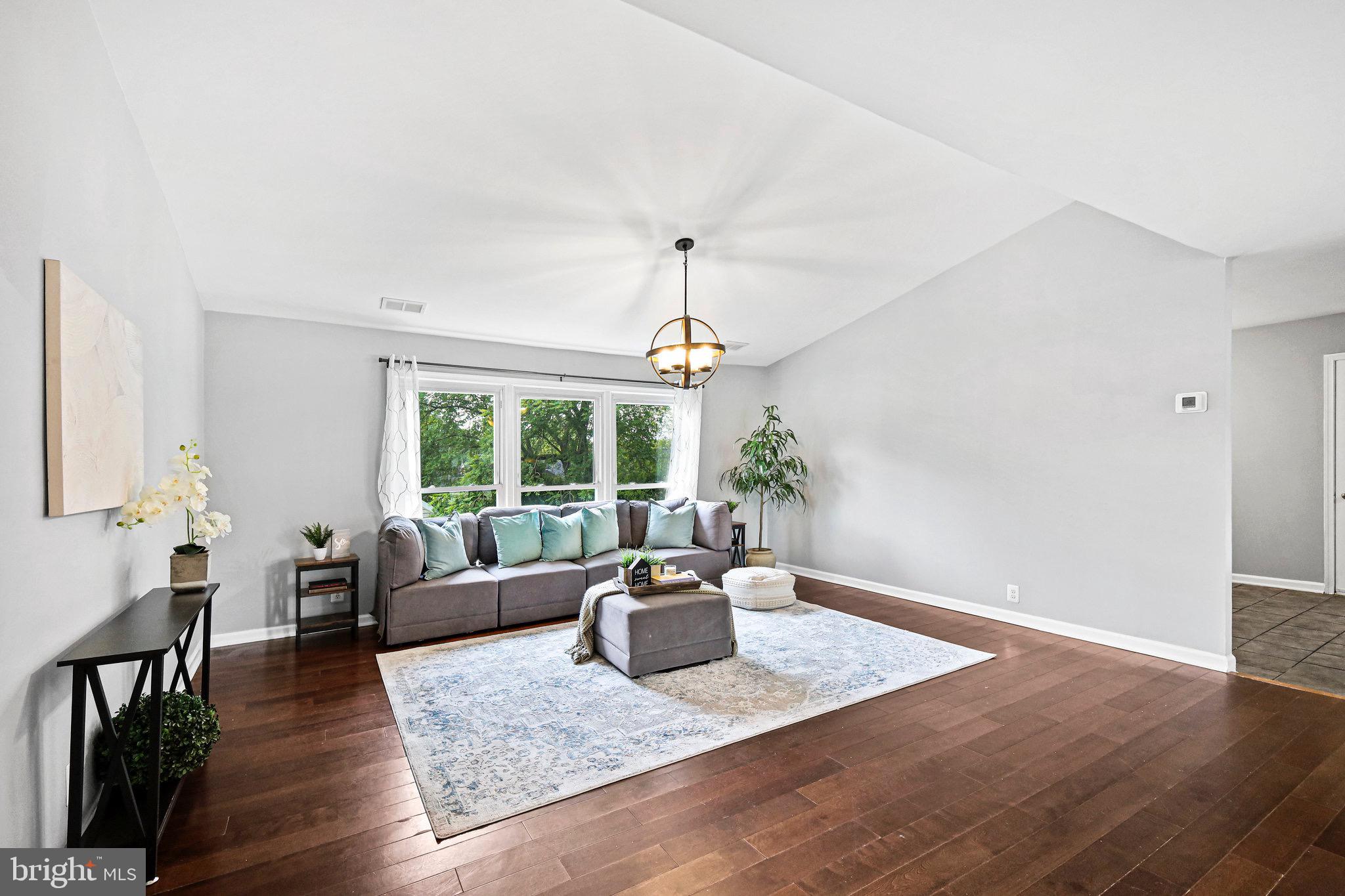 STONEYBROOKE - Residential