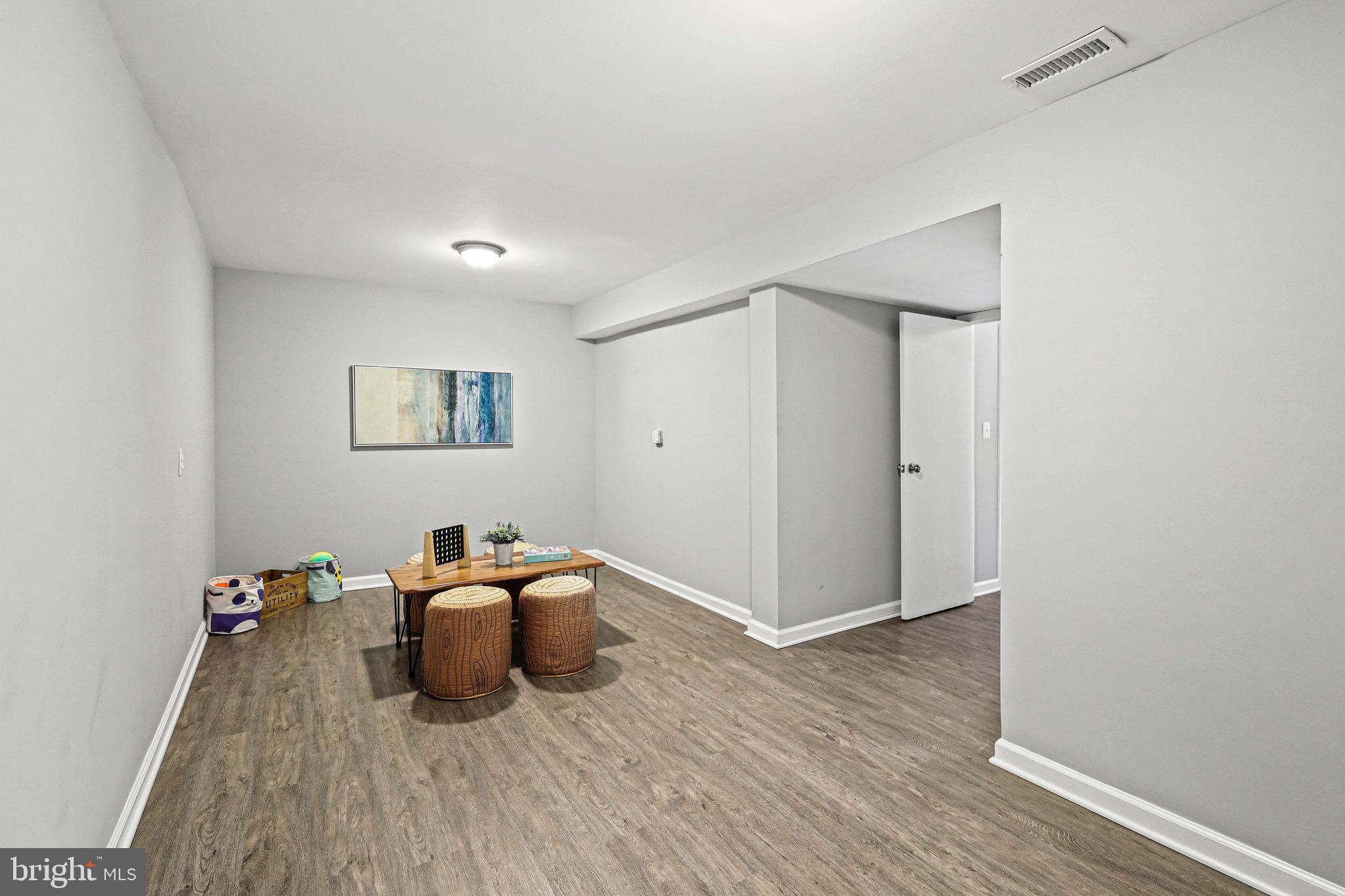 STONEYBROOKE - Residential