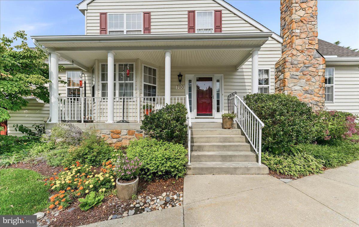 700 ARBOR LANE