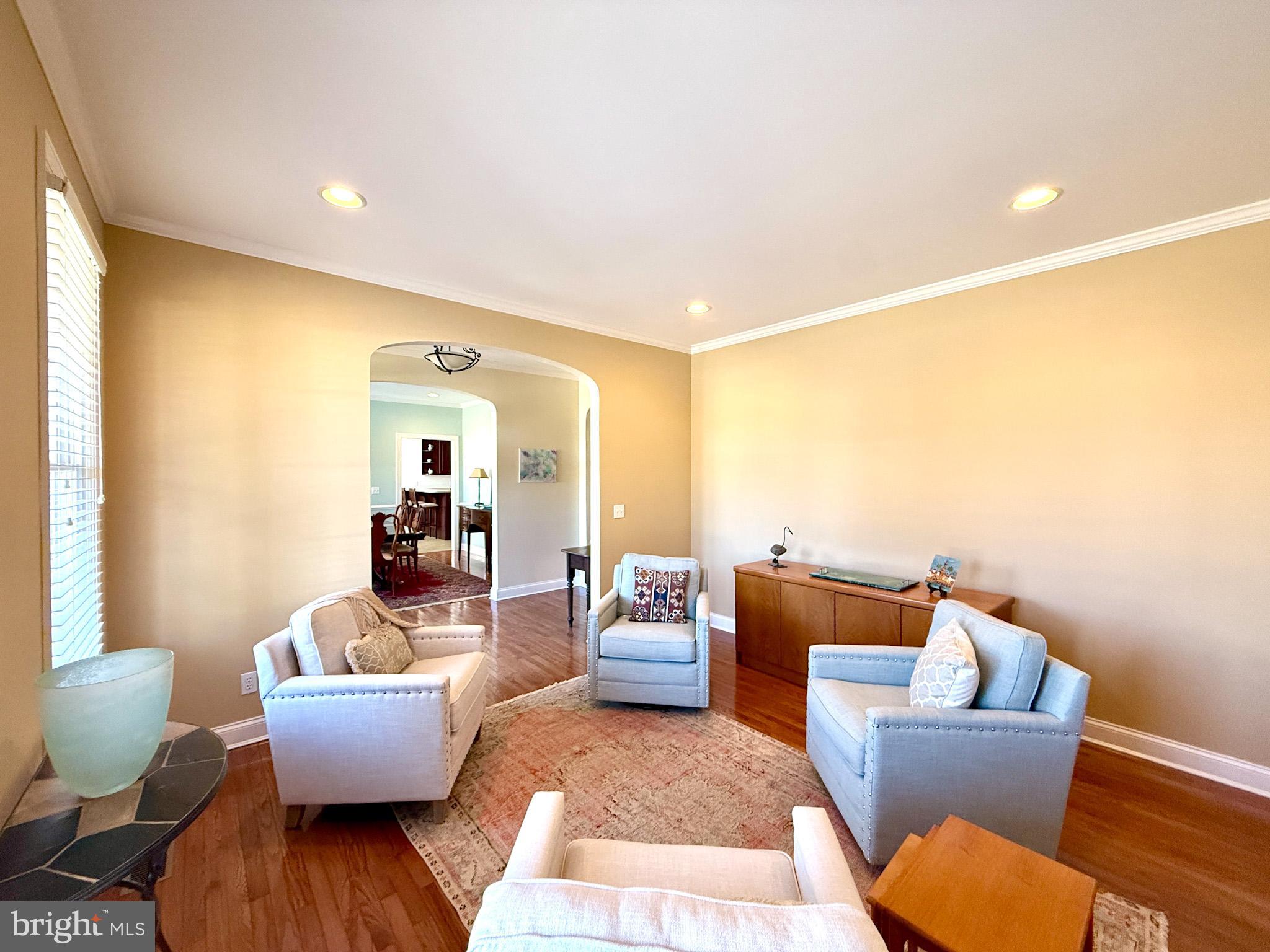 COUNTRY CLUB SOUTH - Residential