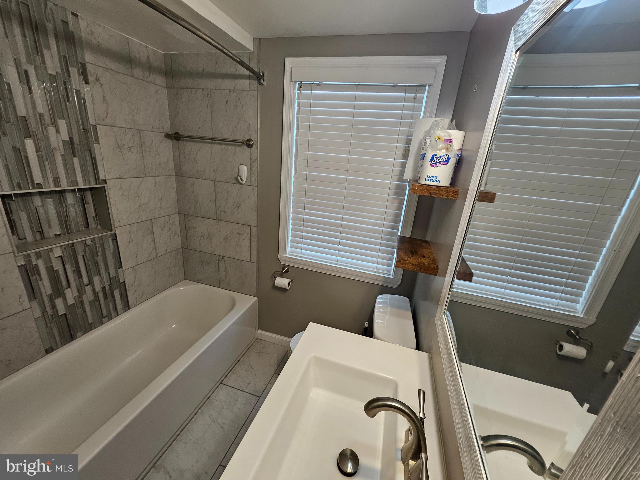 IDLEWOOD - Residential Lease