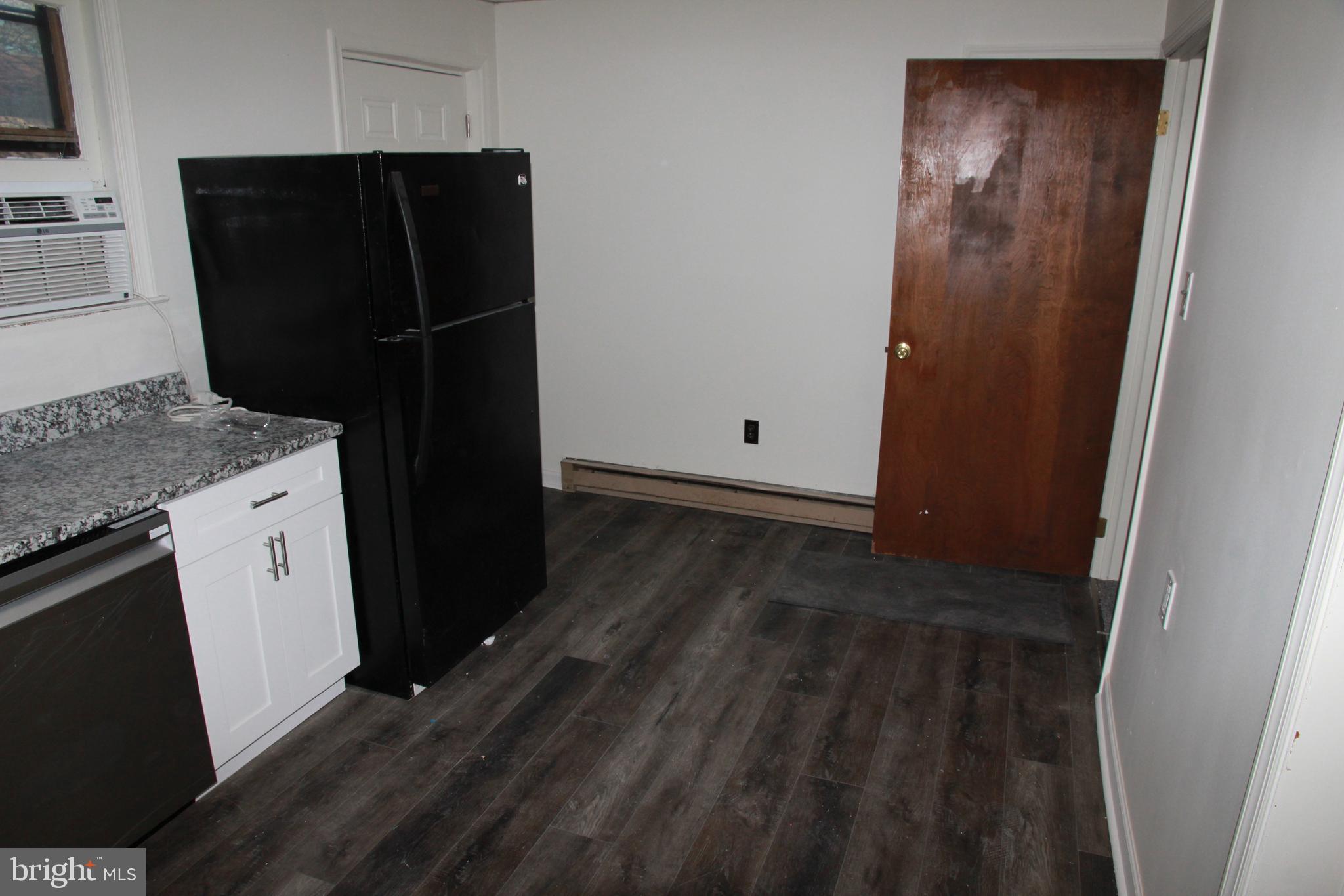 COMMONS OF MIDDLET - Residential Lease