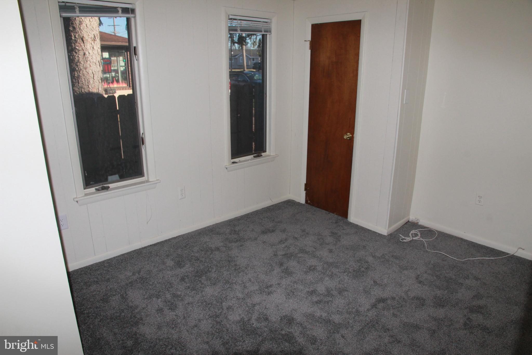 COMMONS OF MIDDLET - Residential Lease