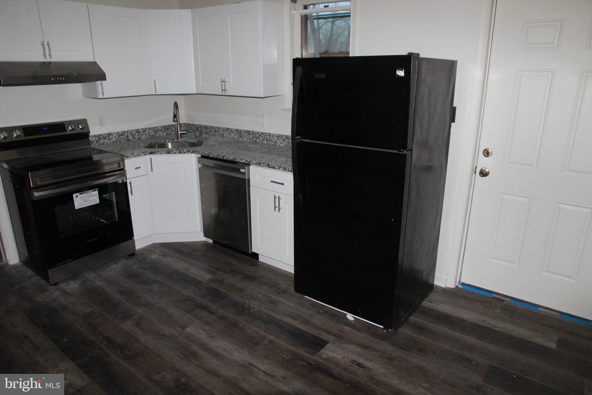 COMMONS OF MIDDLET - Residential Lease