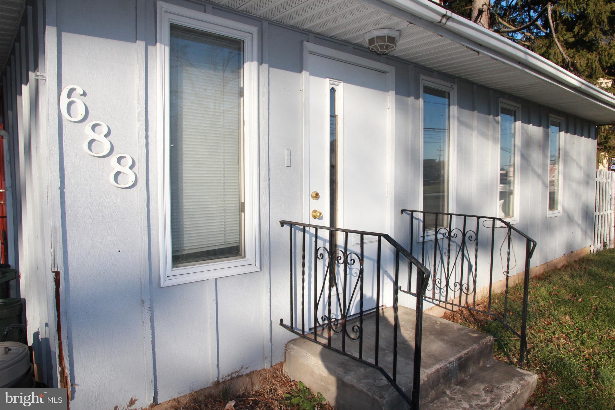 COMMONS OF MIDDLET - Residential Lease