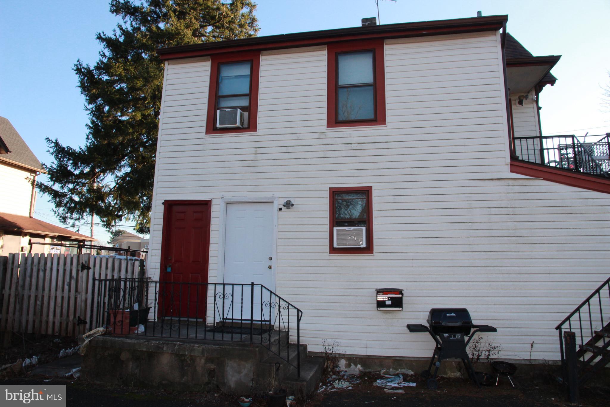 COMMONS OF MIDDLET - Residential Lease