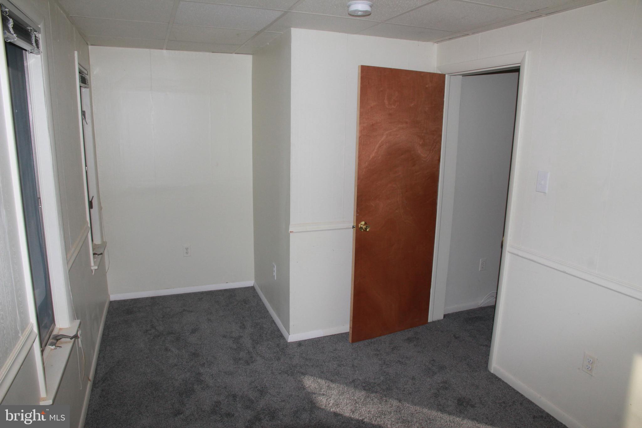 COMMONS OF MIDDLET - Residential Lease