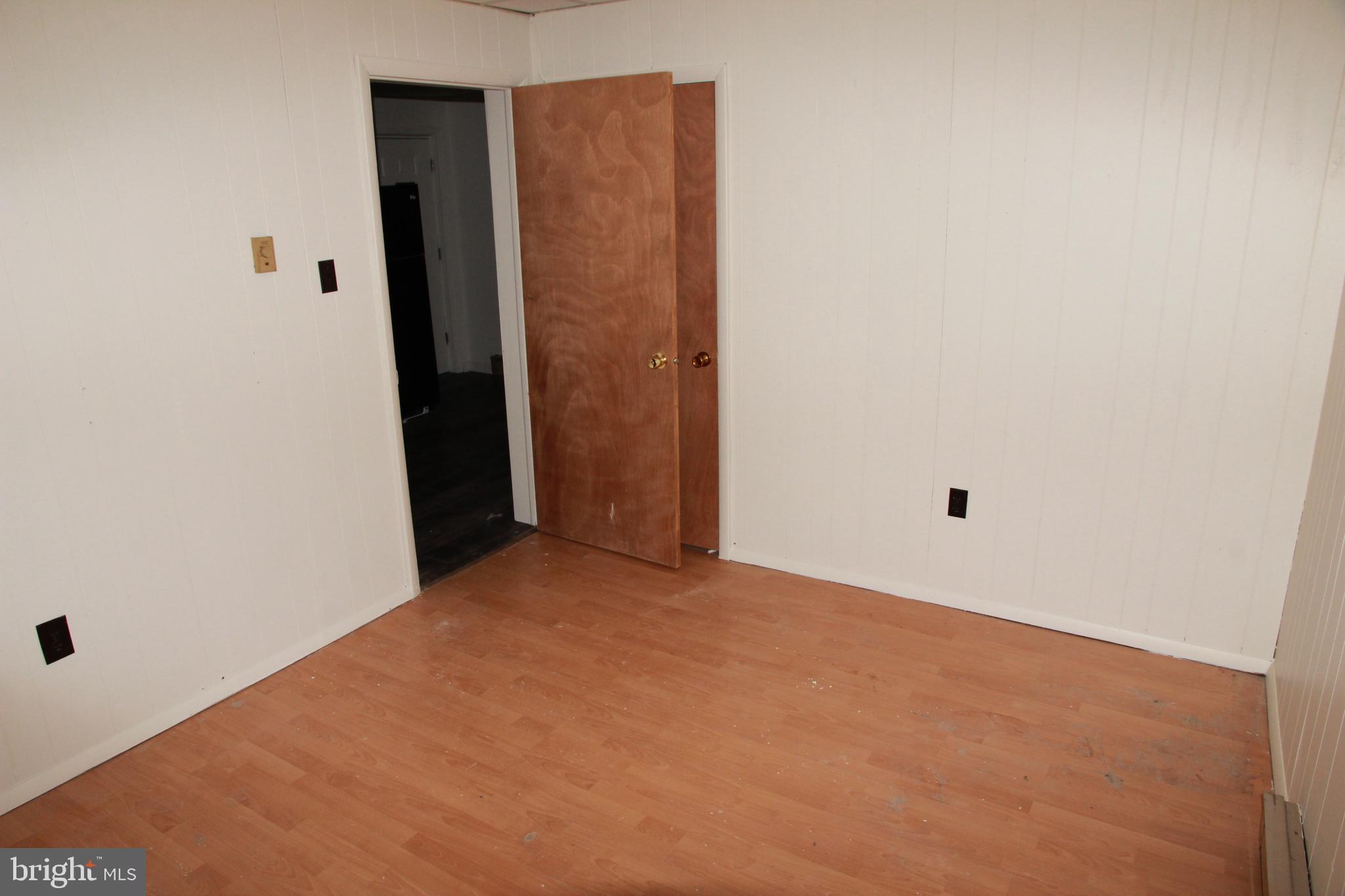 COMMONS OF MIDDLET - Residential Lease