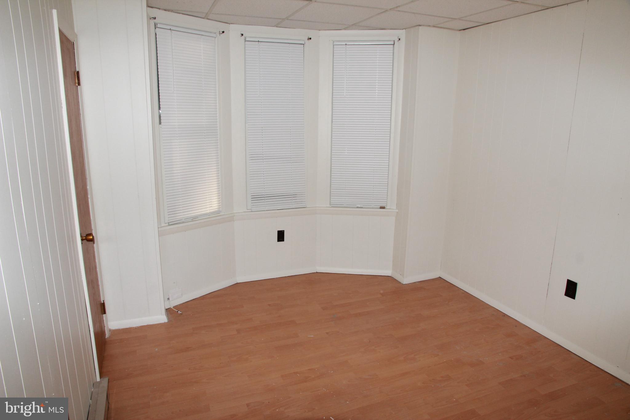 COMMONS OF MIDDLET - Residential Lease