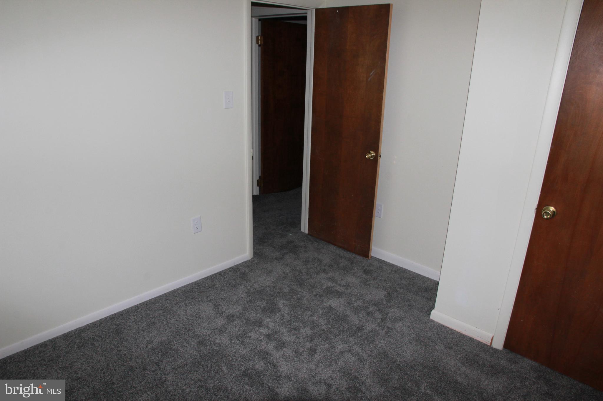 COMMONS OF MIDDLET - Residential Lease