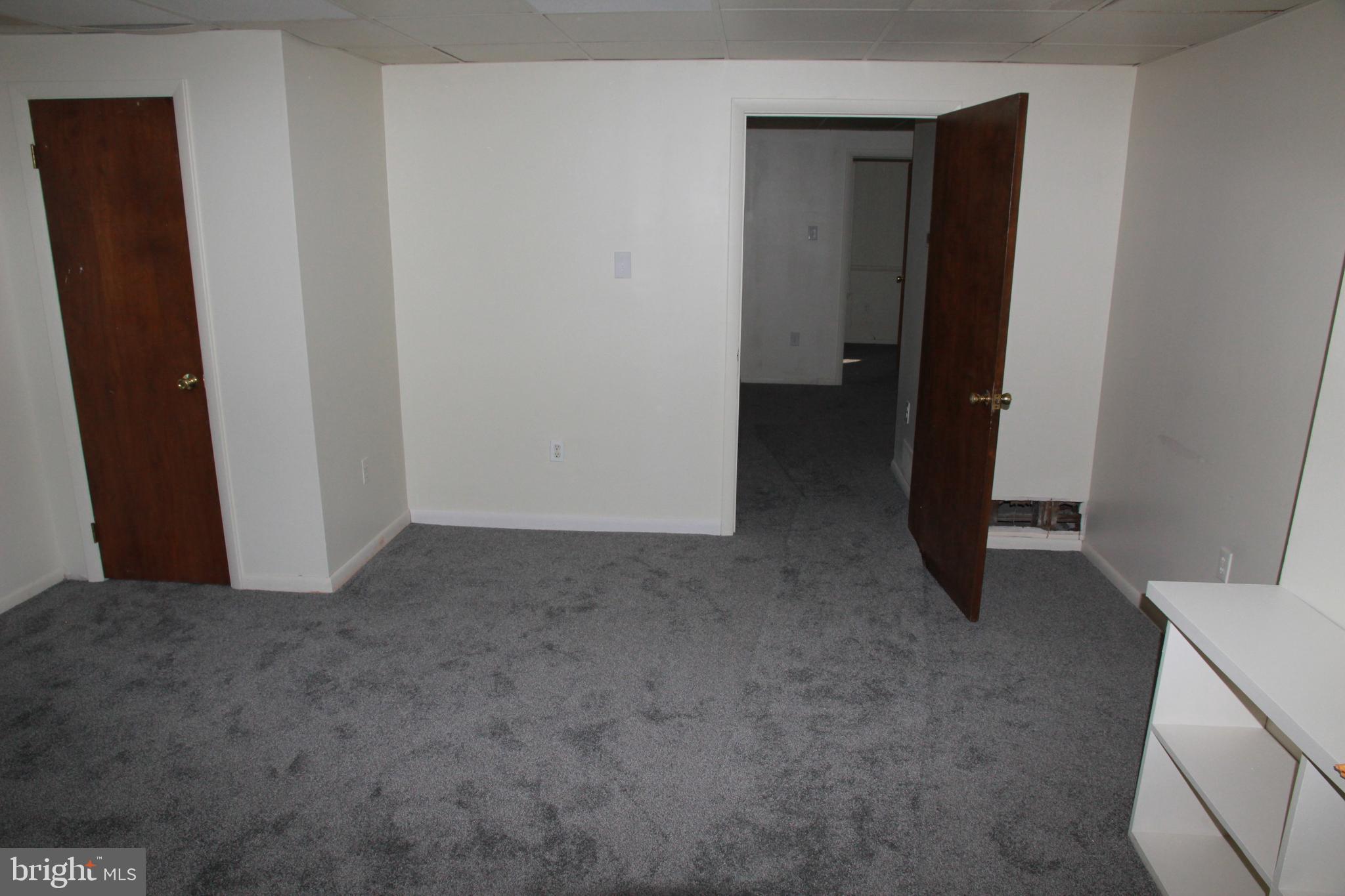 COMMONS OF MIDDLET - Residential Lease