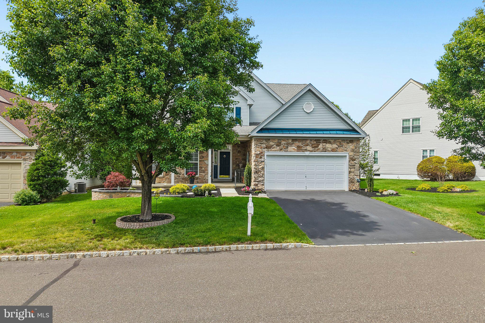 717 S SETTLERS CIRCLE