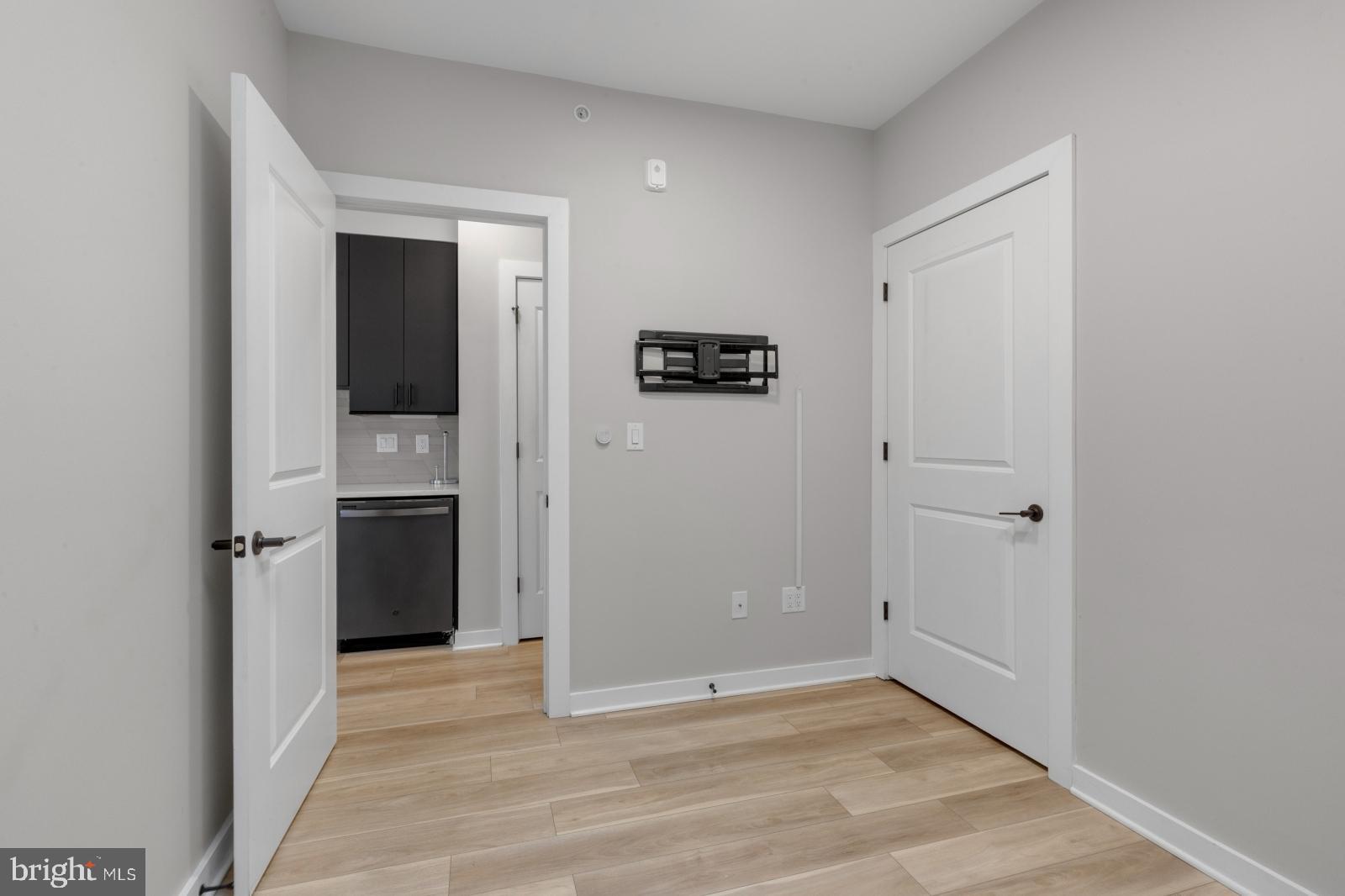 OLDE KENSINGTON - Residential Lease