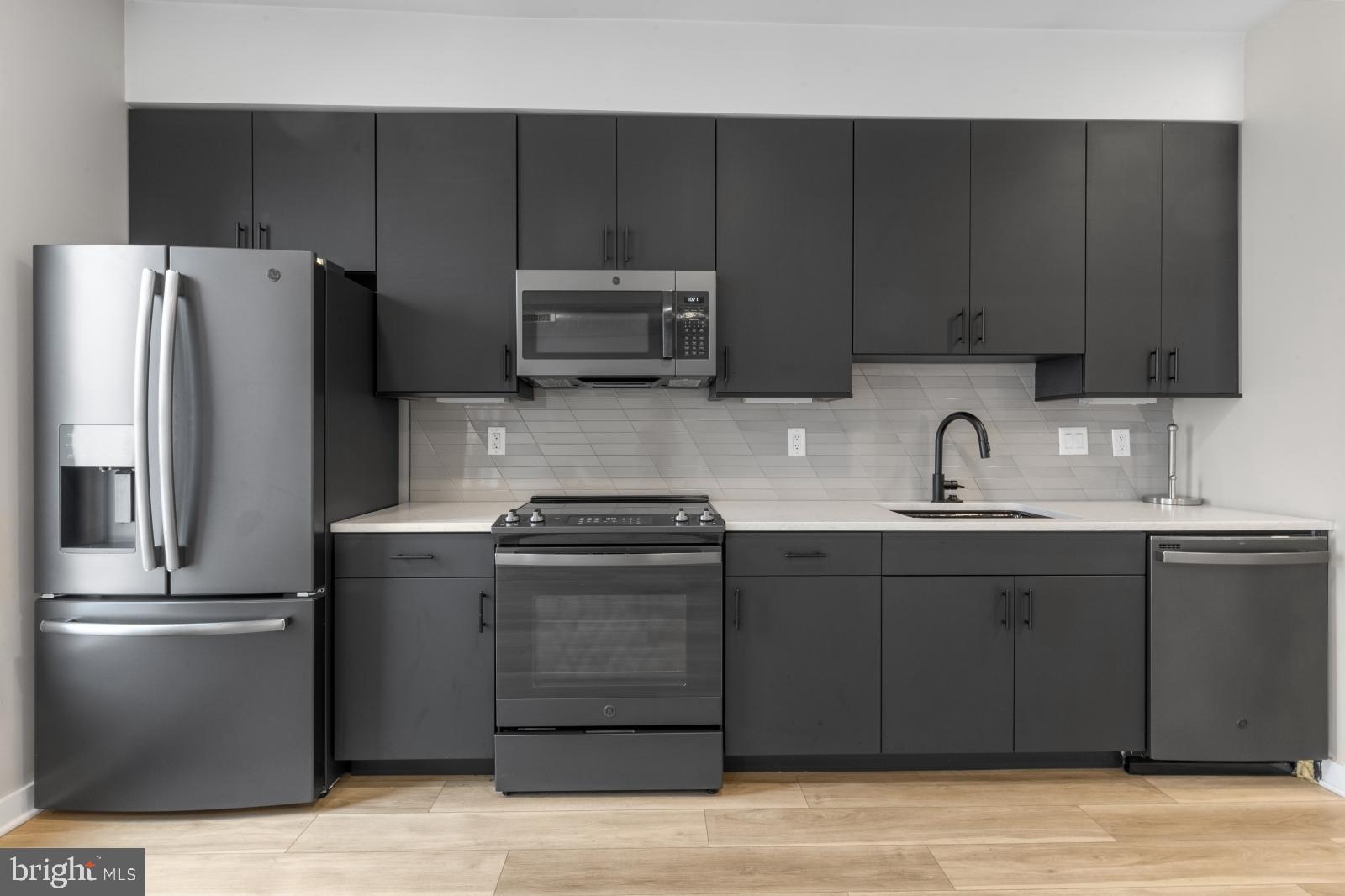 OLDE KENSINGTON - Residential Lease