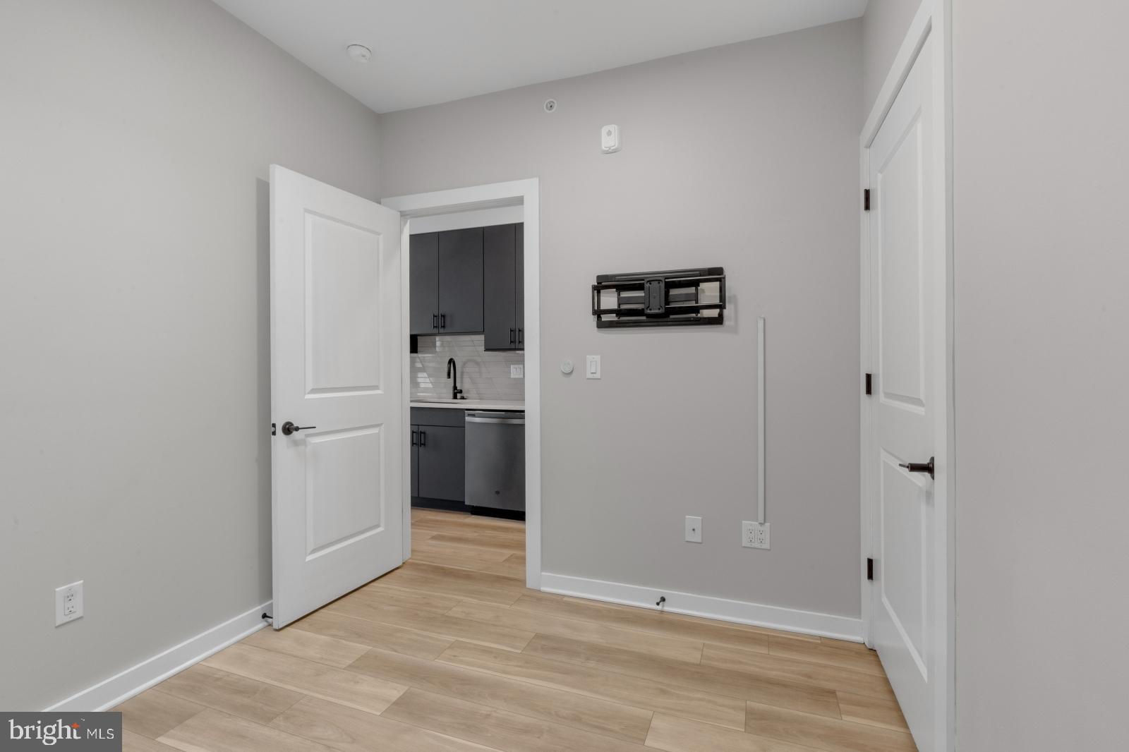 OLDE KENSINGTON - Residential Lease