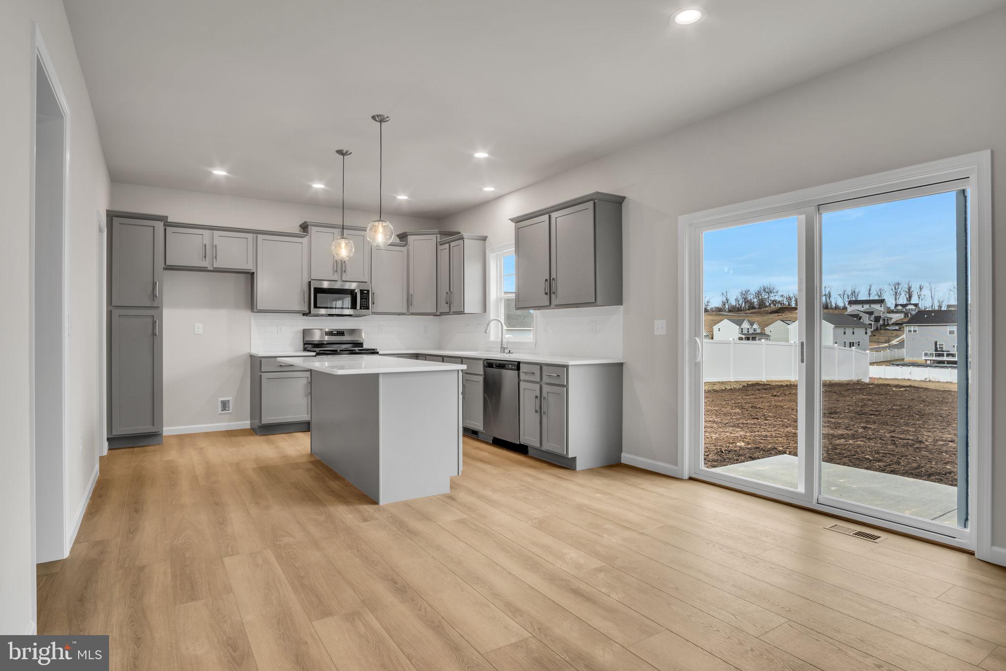 JEFFERSON COURT - Residential