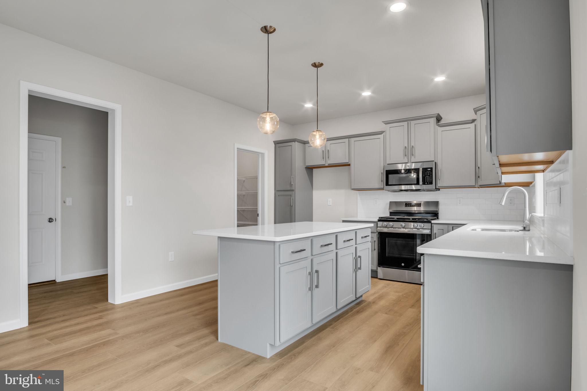 JEFFERSON COURT - Residential