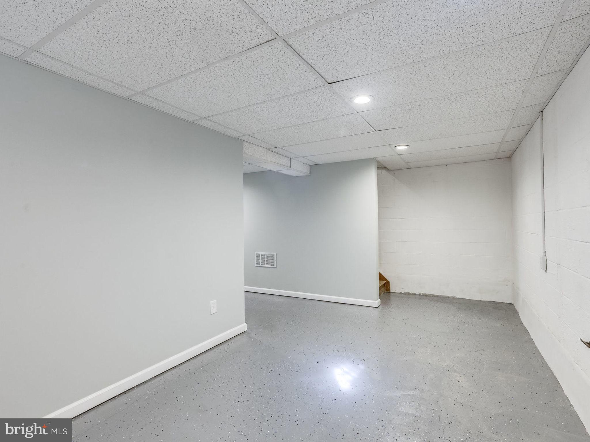 ROCK CREEK PALISADES - Residential Lease